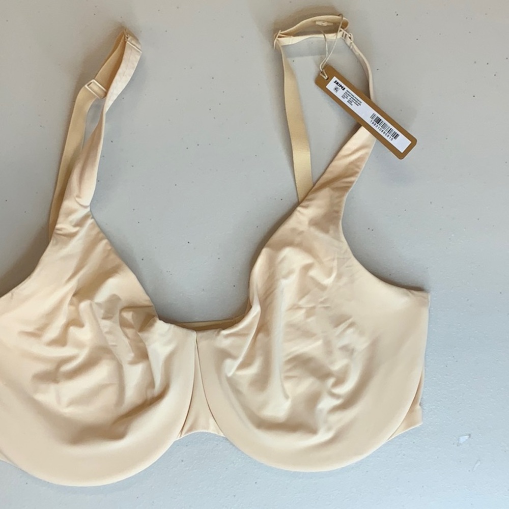 SKIMS Nude/Beige Underwire Smooth Bra